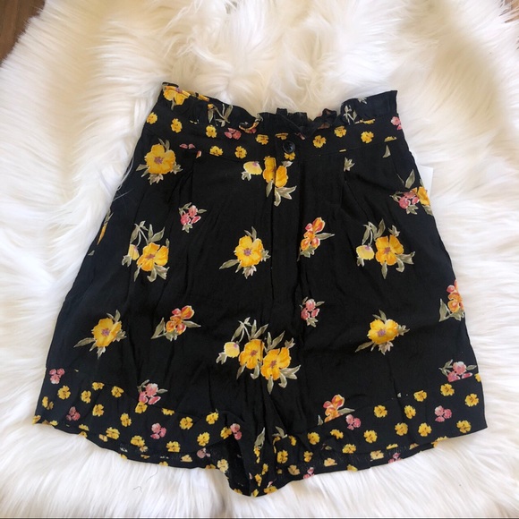 Forever21 floral black highwaist shorts - Picture 1 of 4